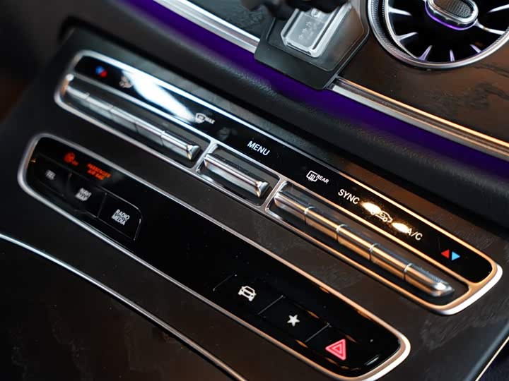 Фото 39 - Mercedes-Benz E-Class