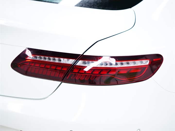 Фото 4 - Mercedes-Benz E-Class