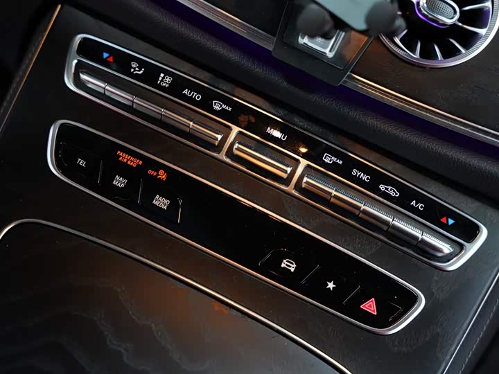 Фото 49 - Mercedes-Benz E-Class