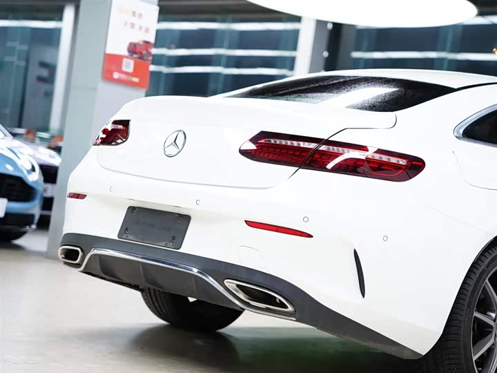 Фото 5 - Mercedes-Benz E-Class