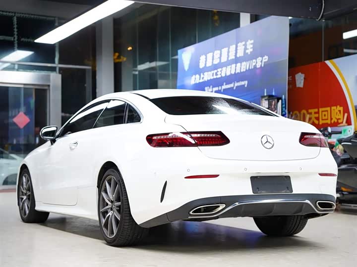 Фото 53 - Mercedes-Benz E-Class