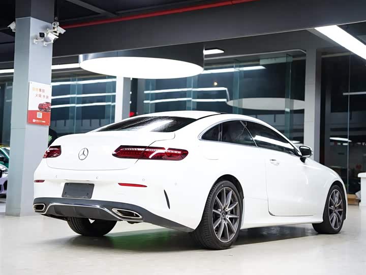 Фото 6 - Mercedes-Benz E-Class