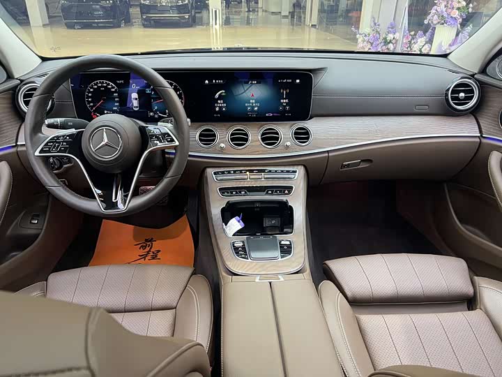 Фото 10 - Mercedes-Benz E-Class