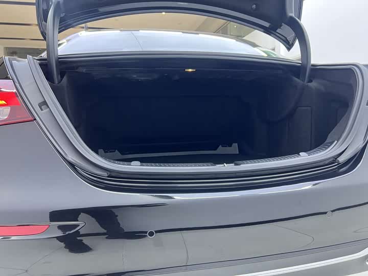 Фото 11 - Mercedes-Benz E-Class