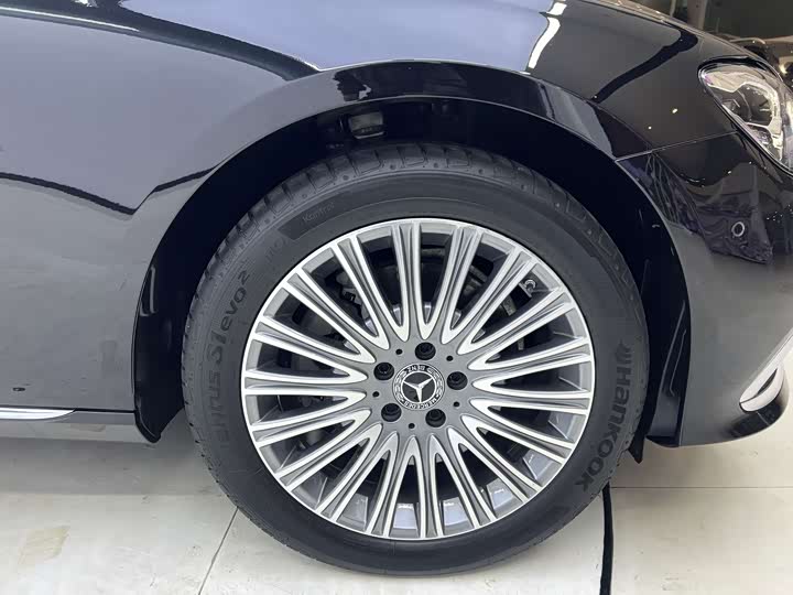 Фото 13 - Mercedes-Benz E-Class