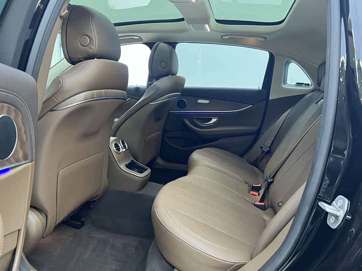 Фото 6 - Mercedes-Benz E-Class