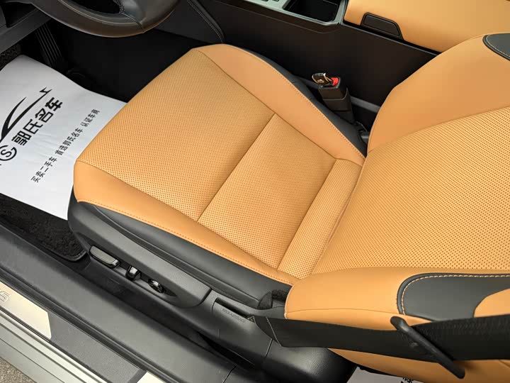 Фото 14 - Lexus ES