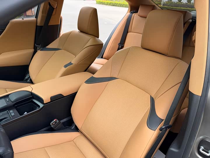 Фото 16 - Lexus ES