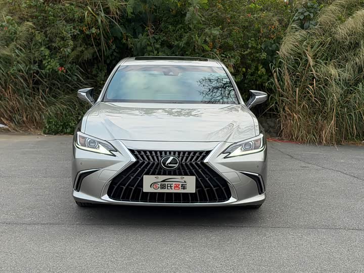 Фото 2 - Lexus ES