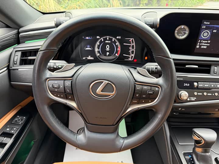 Фото 21 - Lexus ES