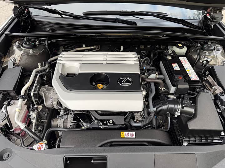 Фото 25 - Lexus ES