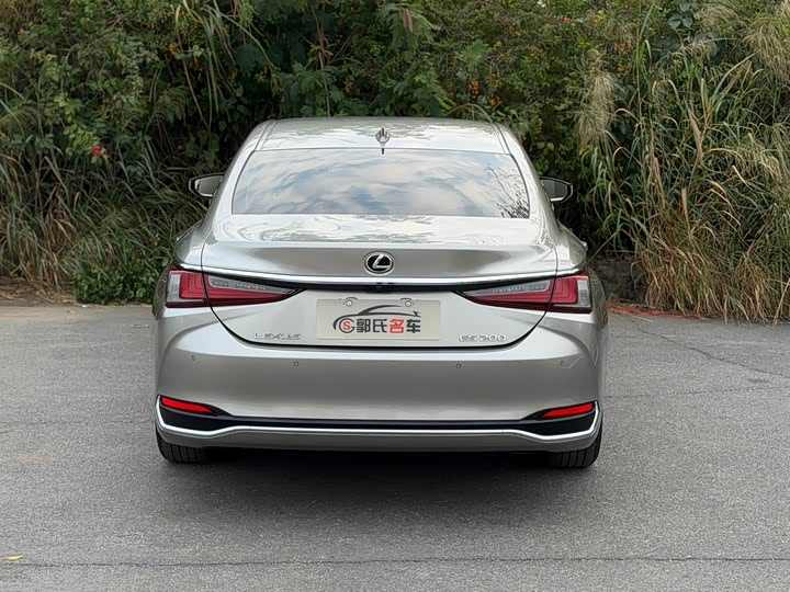 Фото 5 - Lexus ES