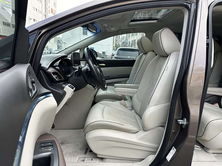 Фото 12 - Buick GL8 ES