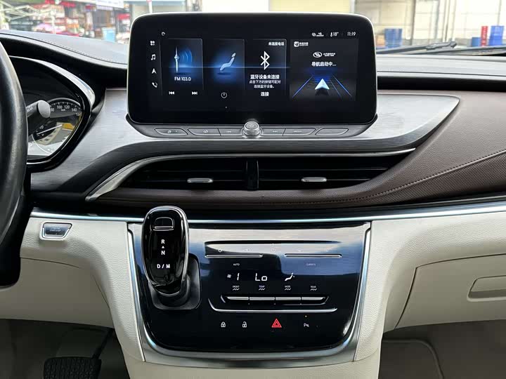 Фото 17 - Buick GL8 ES