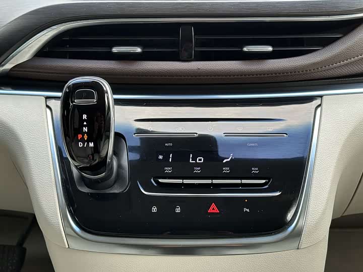 Фото 18 - Buick GL8 ES