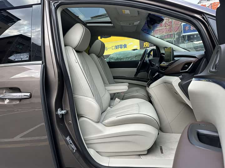 Фото 8 - Buick GL8 ES