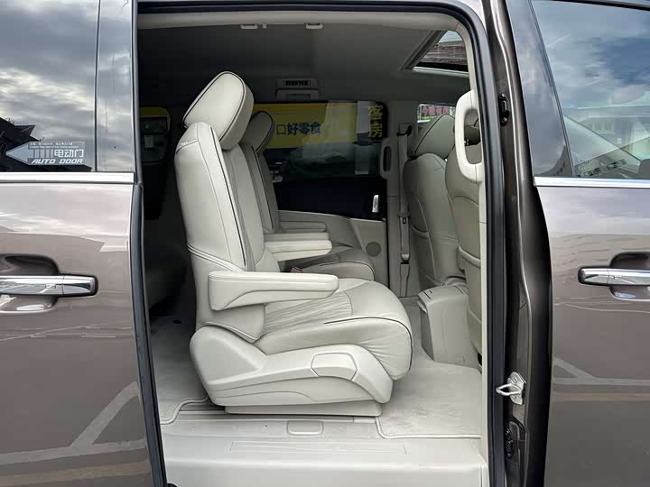 Фото 9 - Buick GL8 ES