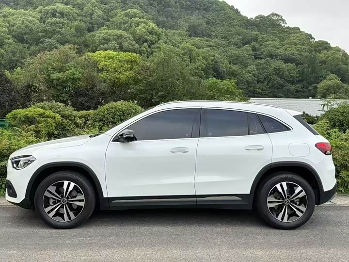 Фото 8 - Mercedes-Benz GLA-Class