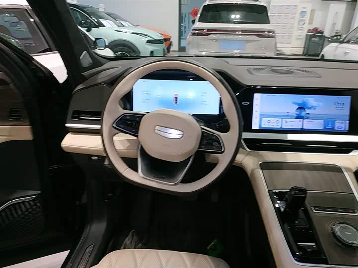 Фото 11 - Geely Monjaro