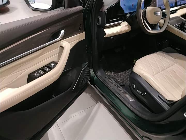 Фото 16 - Geely Monjaro