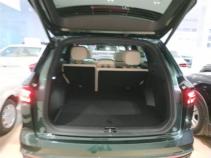 Фото 19 - Geely Monjaro