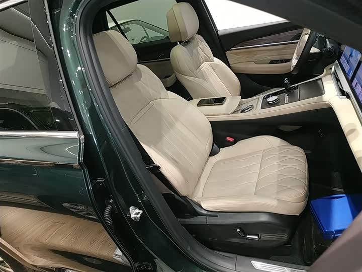 Фото 25 - Geely Monjaro