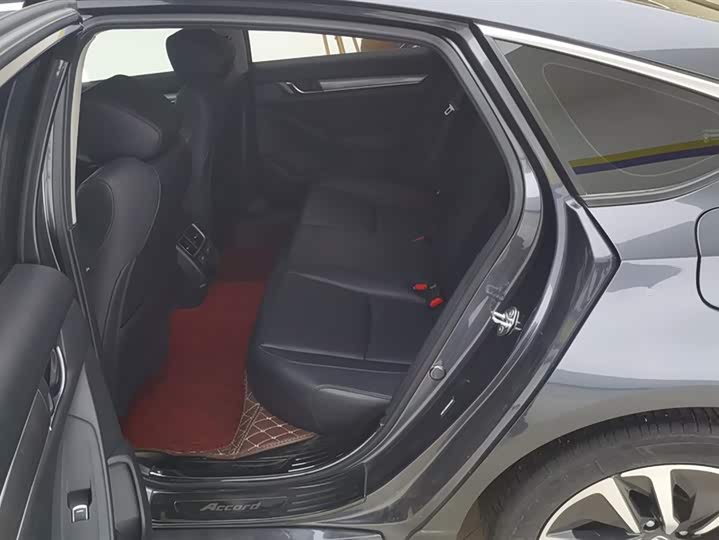 Фото 11 - Honda Accord
