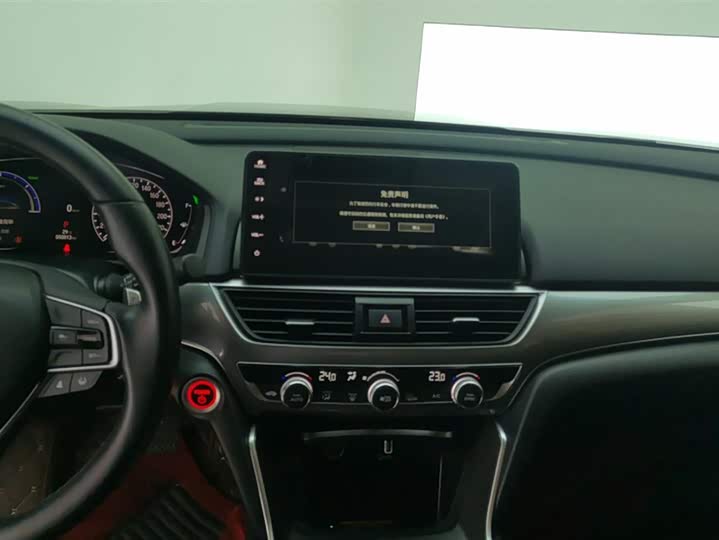 Фото 13 - Honda Accord