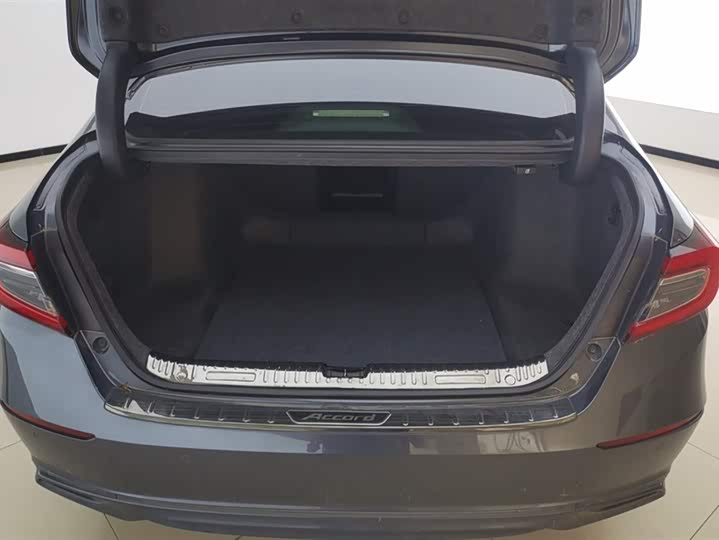 Фото 4 - Honda Accord