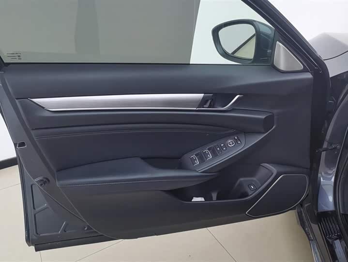 Фото 7 - Honda Accord