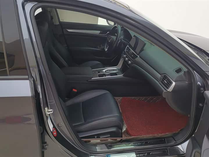 Фото 8 - Honda Accord