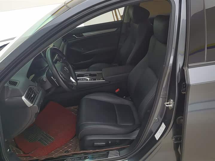 Фото 9 - Honda Accord