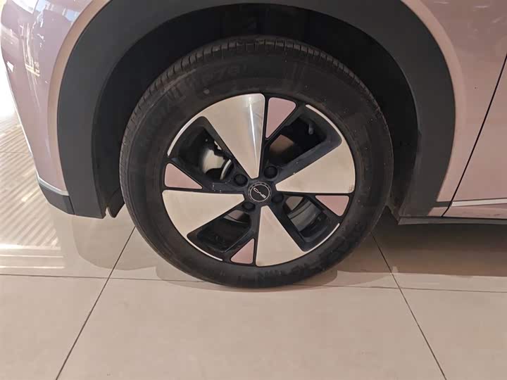 Фото 23 - BYD Dolphin