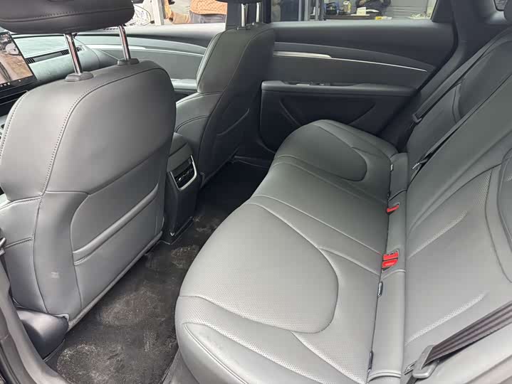 Фото 9 - XPeng Mona M03