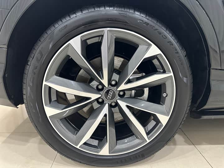 Фото 10 - Audi Q7