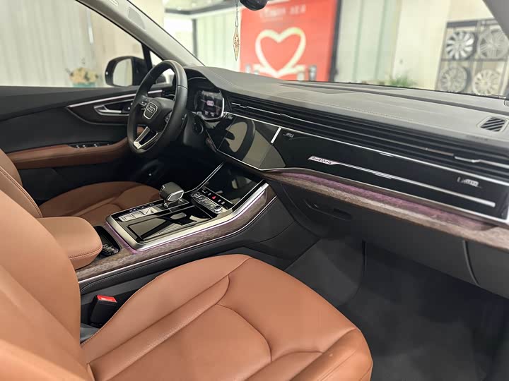 Фото 11 - Audi Q7