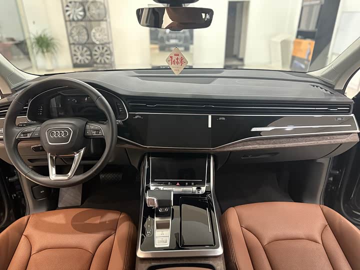 Фото 13 - Audi Q7