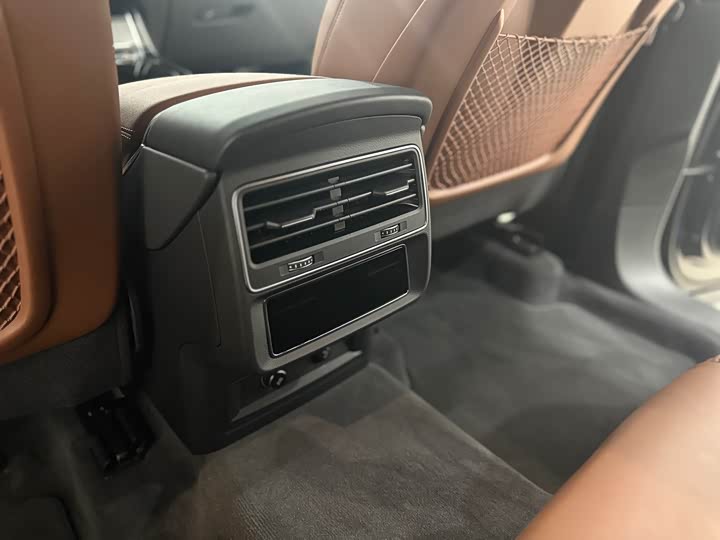 Фото 15 - Audi Q7