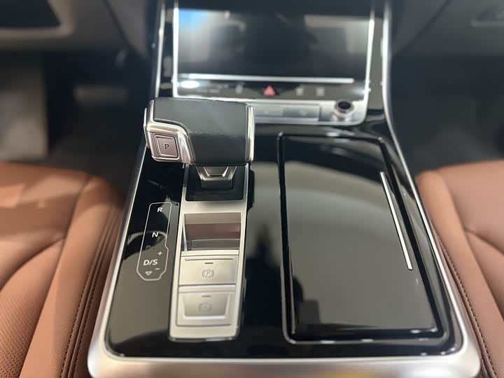 Фото 16 - Audi Q7