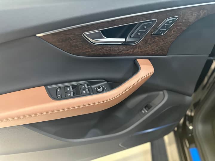 Фото 17 - Audi Q7