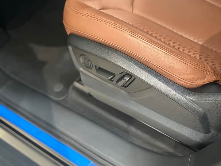 Фото 18 - Audi Q7