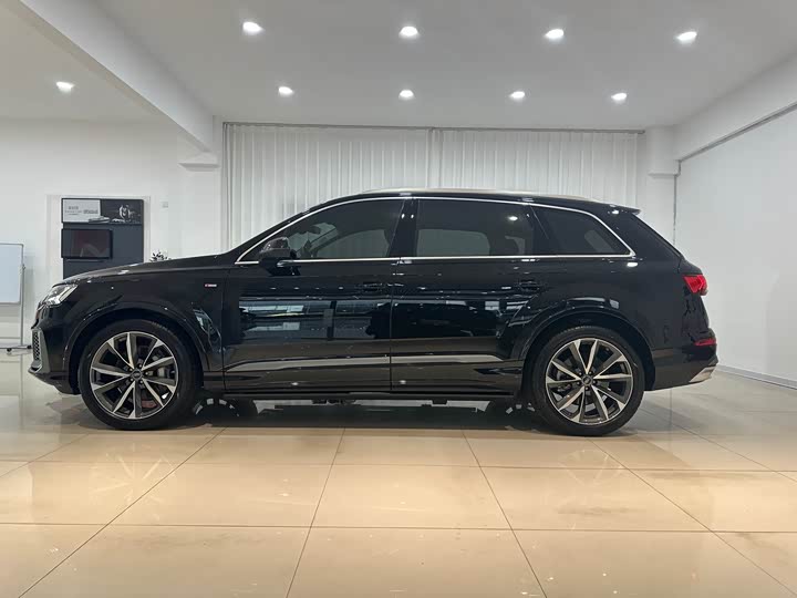 Фото 4 - Audi Q7