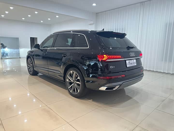 Фото 5 - Audi Q7