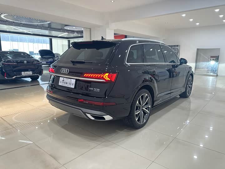 Фото 7 - Audi Q7