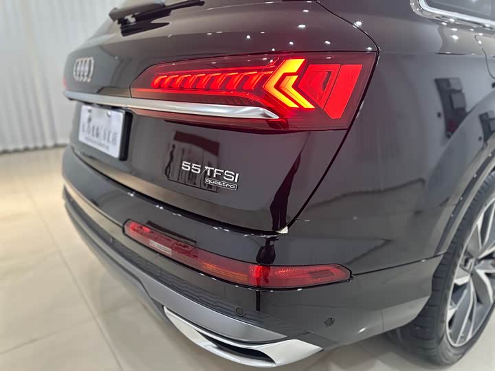 Фото 8 - Audi Q7