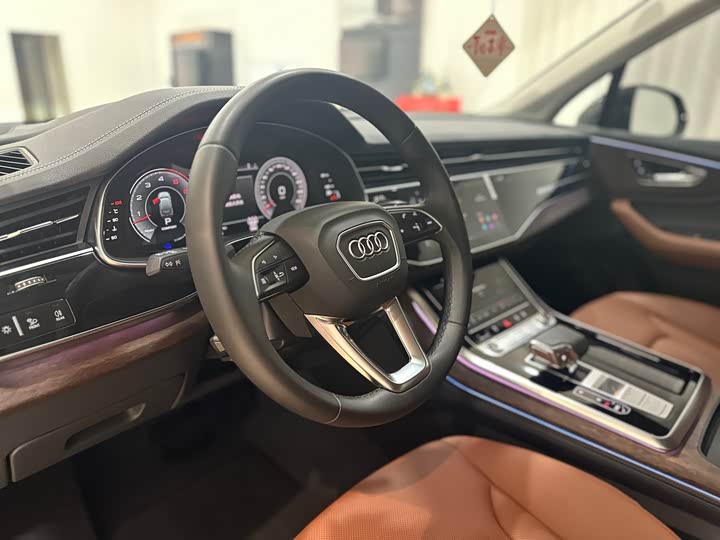 Фото 9 - Audi Q7