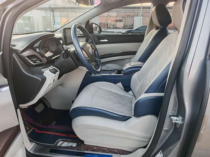 Фото 12 - Buick GL8 ES