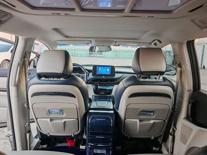 Фото 17 - Buick GL8 ES