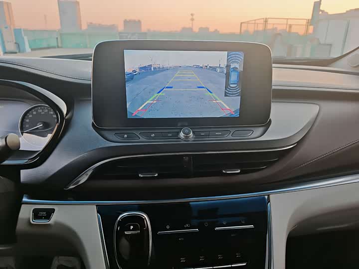 Фото 19 - Buick GL8 ES