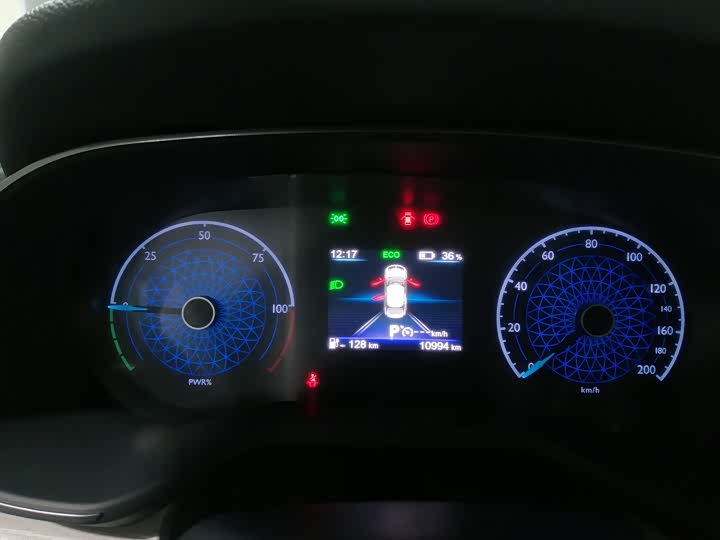 Фото 16 - Hongqi E-QM5